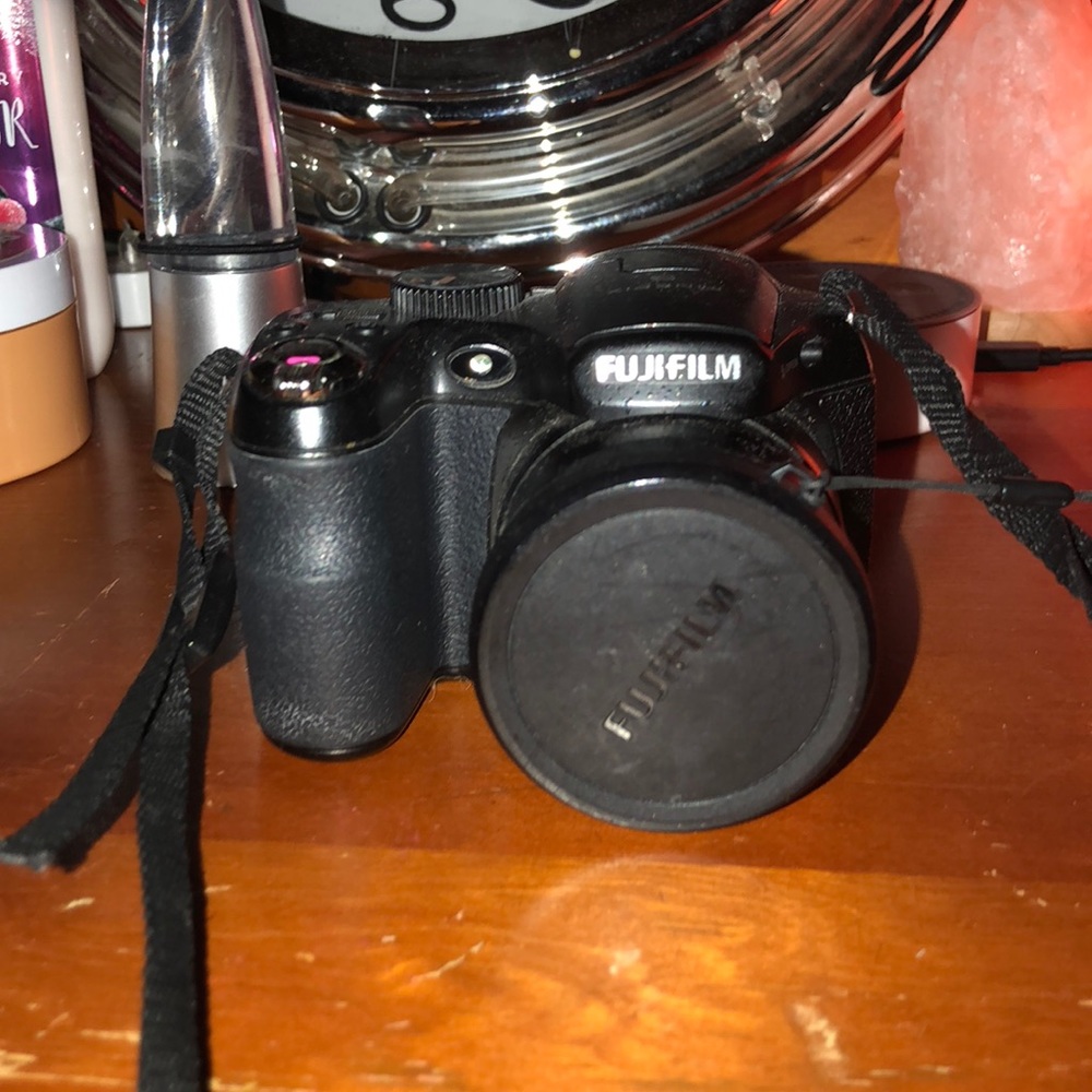 Fujifilm camera - Picture 1 of 3